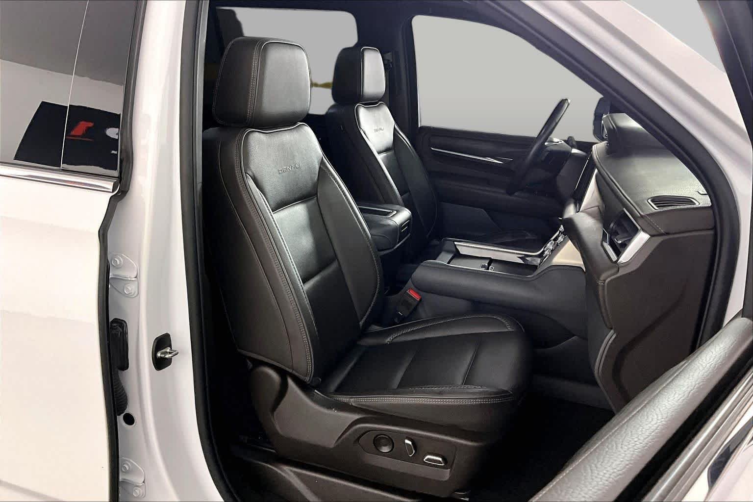 Used 2022 Summit White GMC Denali image 9
