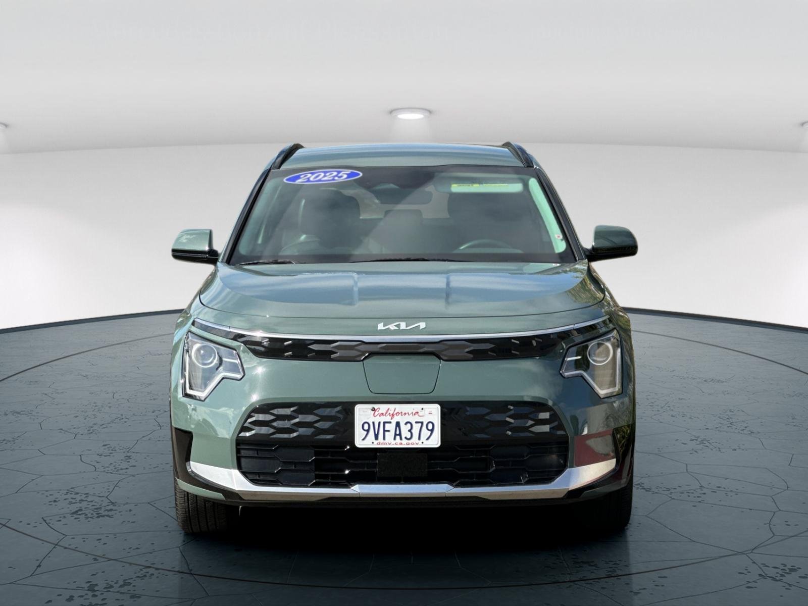 Used 2025 Green Kia Wind 4D Sport Utility image 9