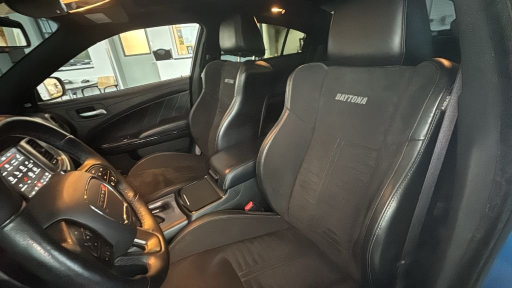 Used 2023 Blue Pearl Dodge R/T Scat Pack image 31
