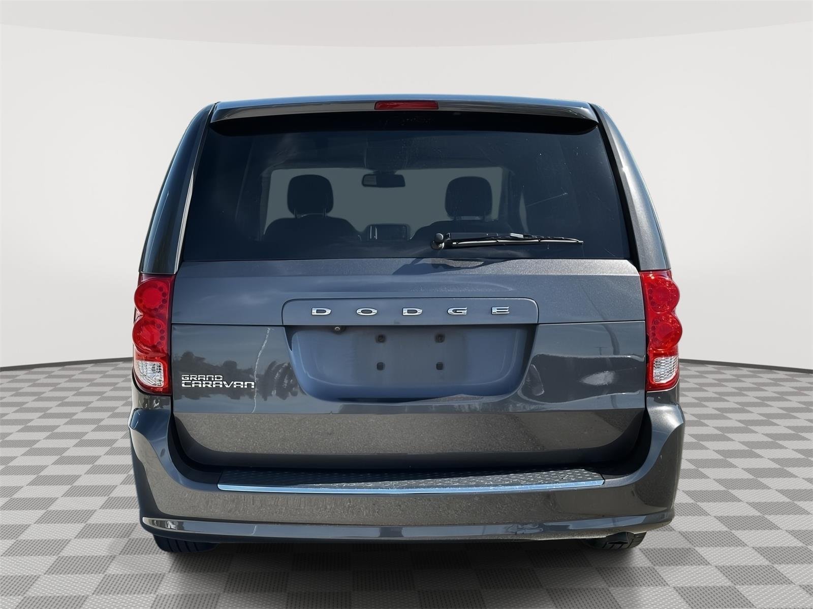 Used 2019 Granite Pearlcoat Dodge SE image 4