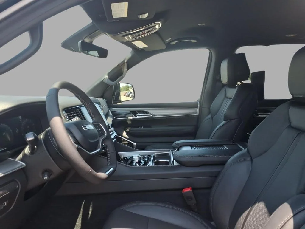 New 2026 High Gloss Black Exterior Paint Jeep Limited Altitude image 5