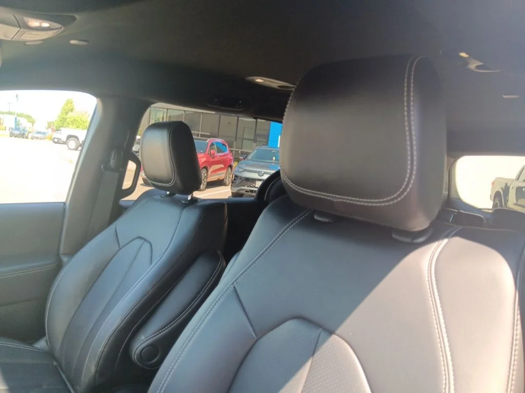Used 2025 Bright White Clearcoat Chrysler Select image 14