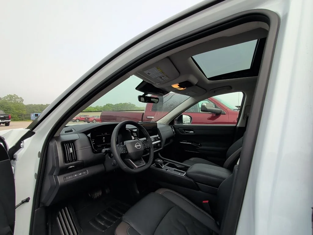 Used 2026 White Nissan Platinum image 8
