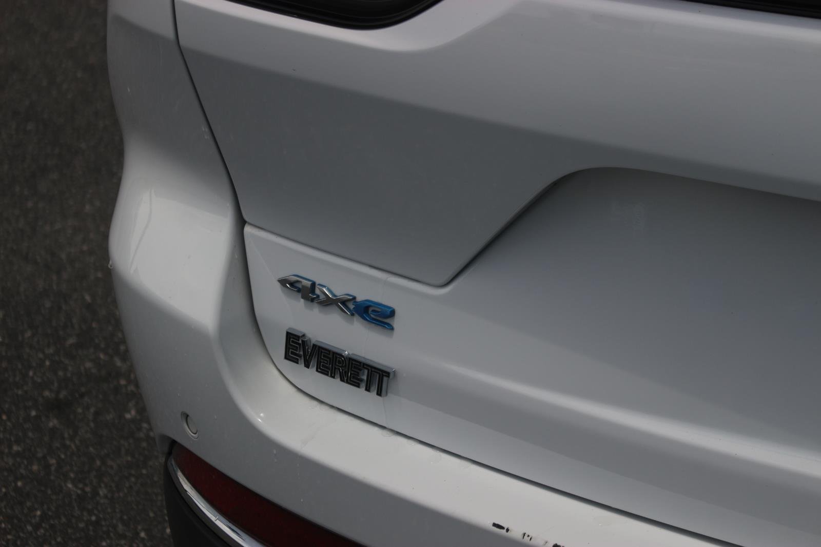 Used 2024 White Jeep 4x4 image 13