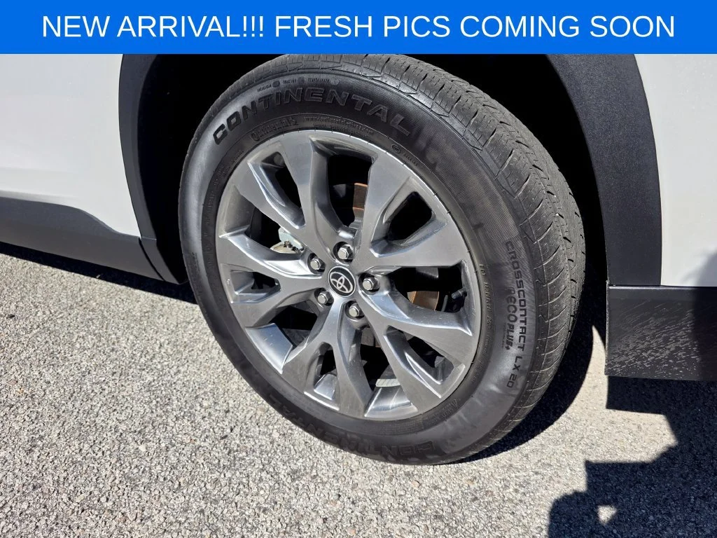 Used 2024  Toyota XLE image 6