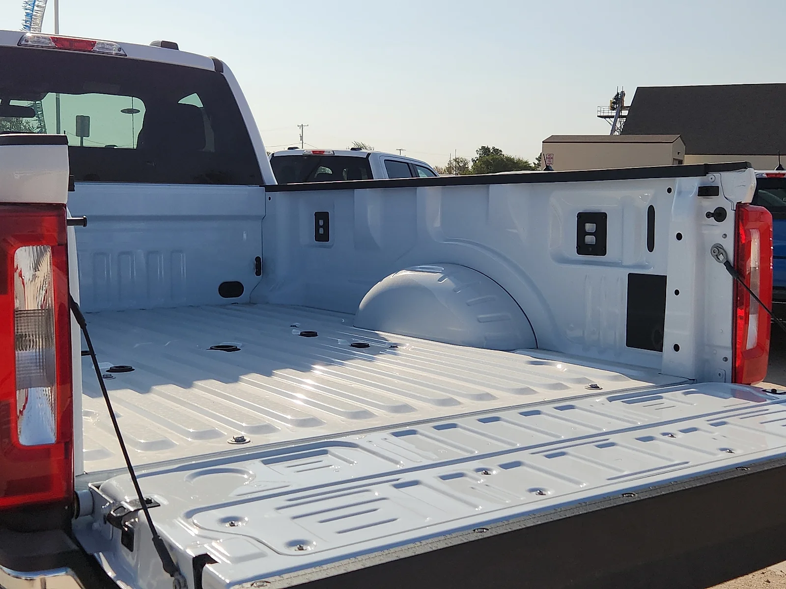 New 2027 Oxford White Ford XLT image 12