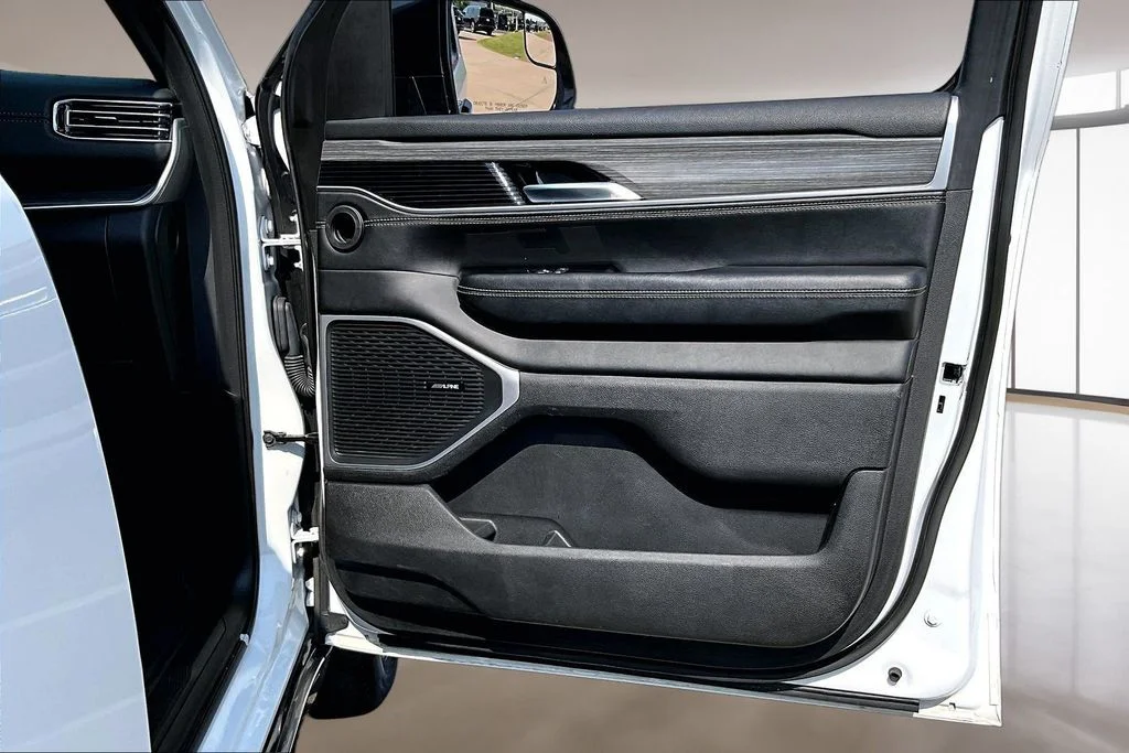Used 2023 White Jeep Series II image 19