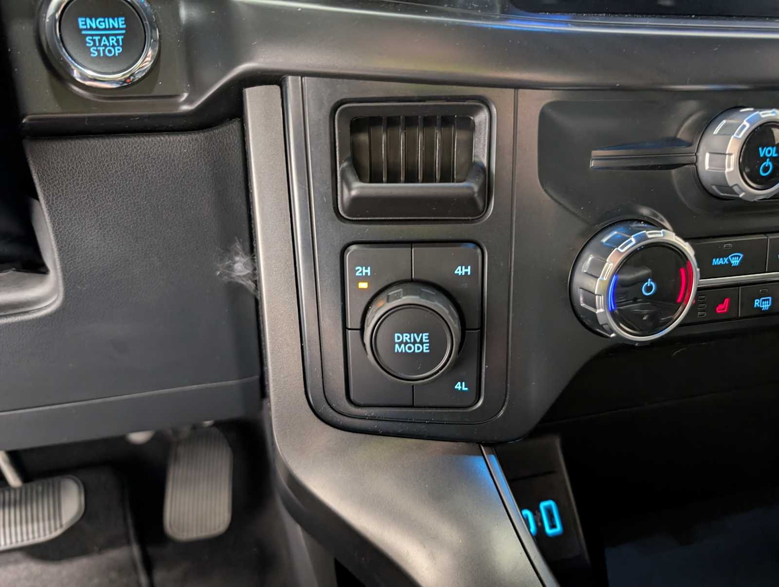 Used 2024 Agate Black Metallic Ford XLT image 34