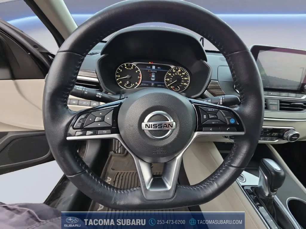 Used 2019 Black Nissan 2.5 Platinum image 13