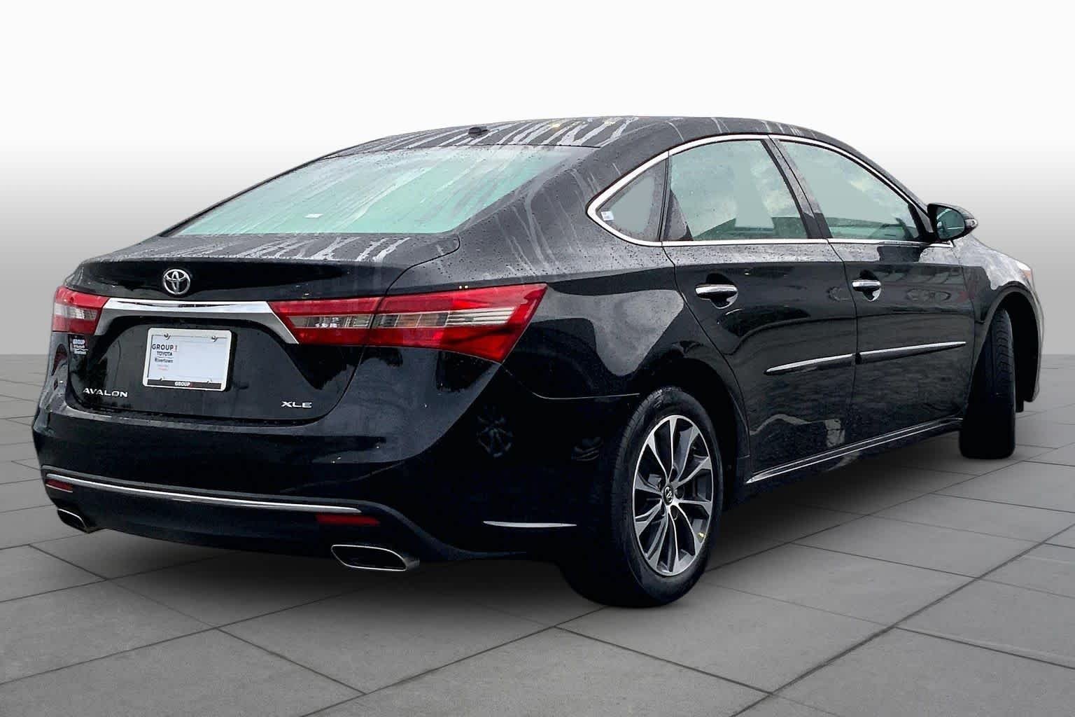 Used 2016 Midnight Black Metallic Toyota XLE image 13