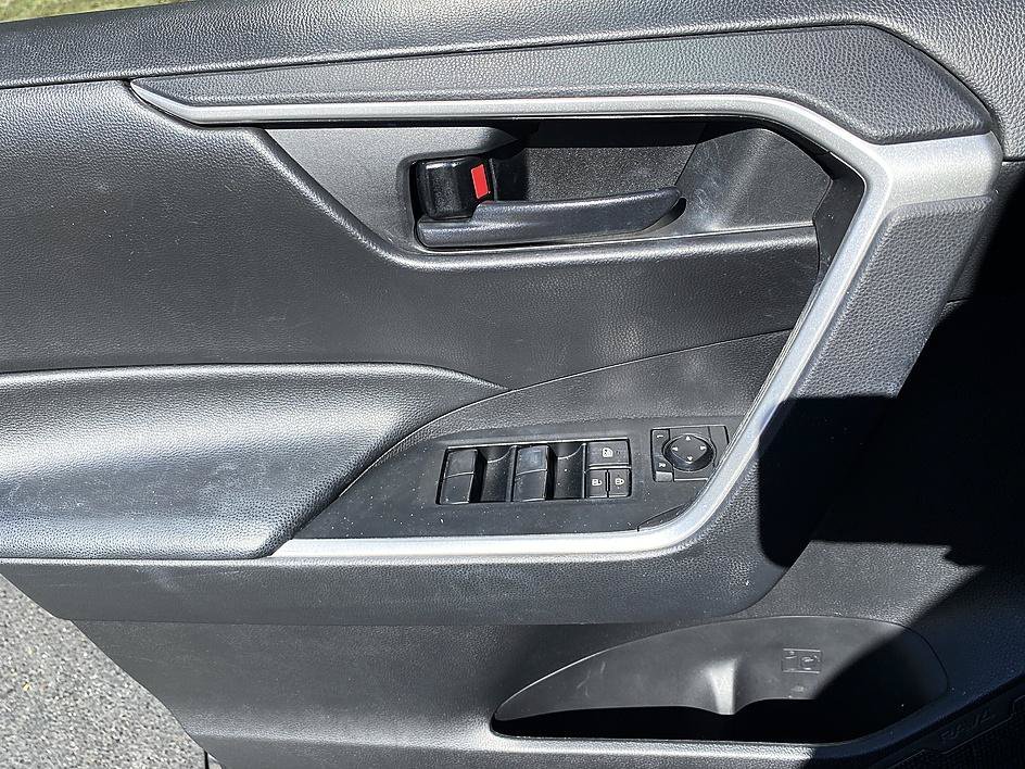 Used 2021 Magnetic Gray Metallic Toyota LE image 9