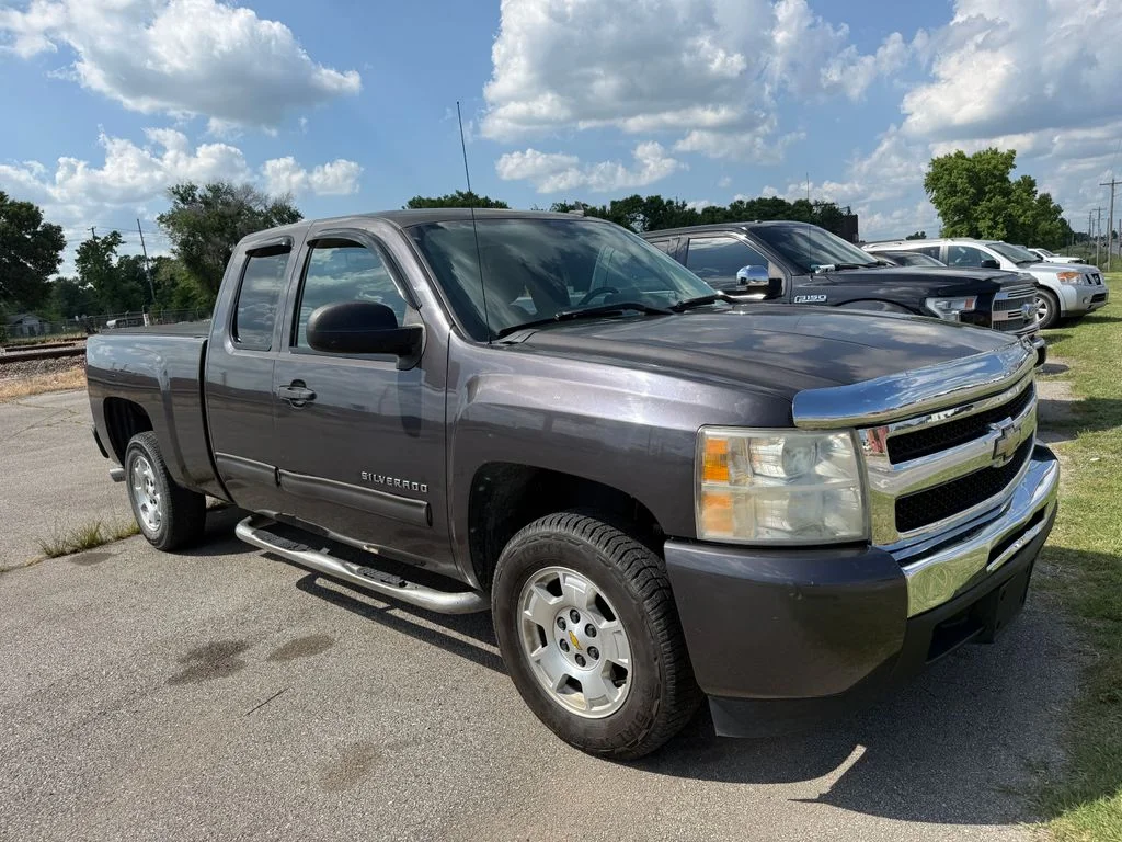 Used 2010 Beige Chevrolet LT image 4