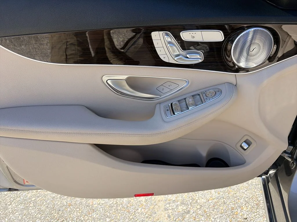 Used 2021  Mercedes-Benz C 300 image 17