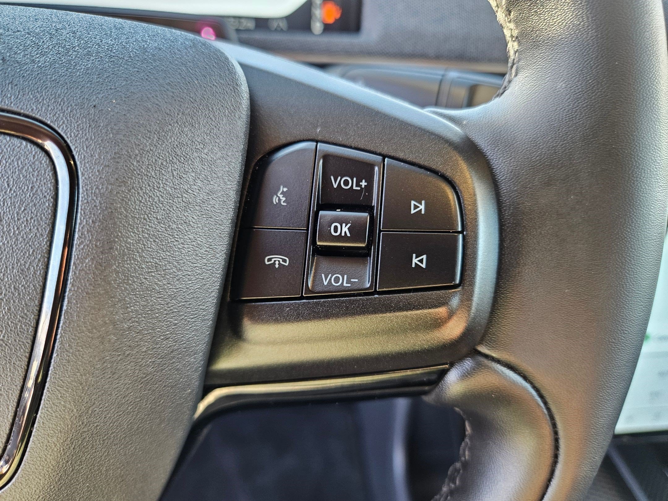 Certified Used 2025 Beige Ford Premium image 18
