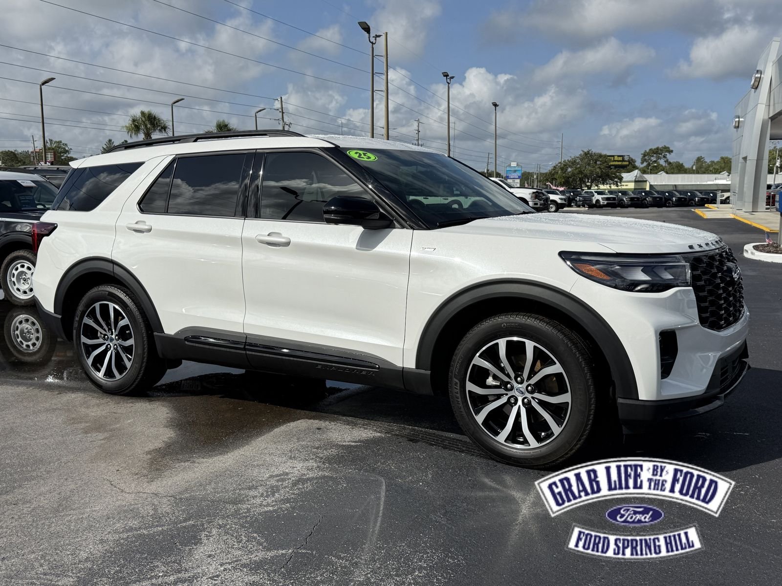 2025 Ford Explorer ST-LINE RWD (PL535)'s photo