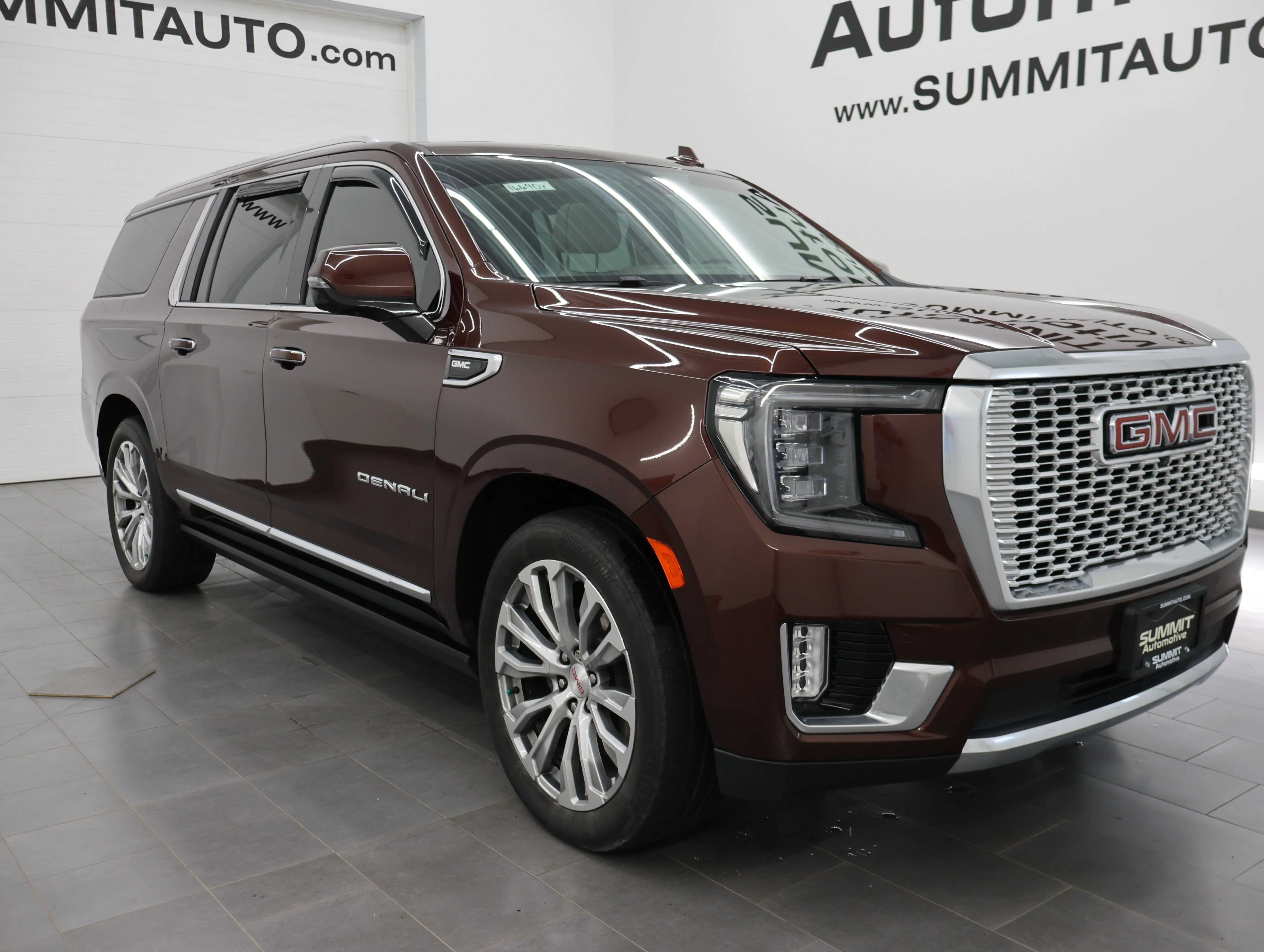 Used 2022 Redwood Metallic GMC Denali image 2