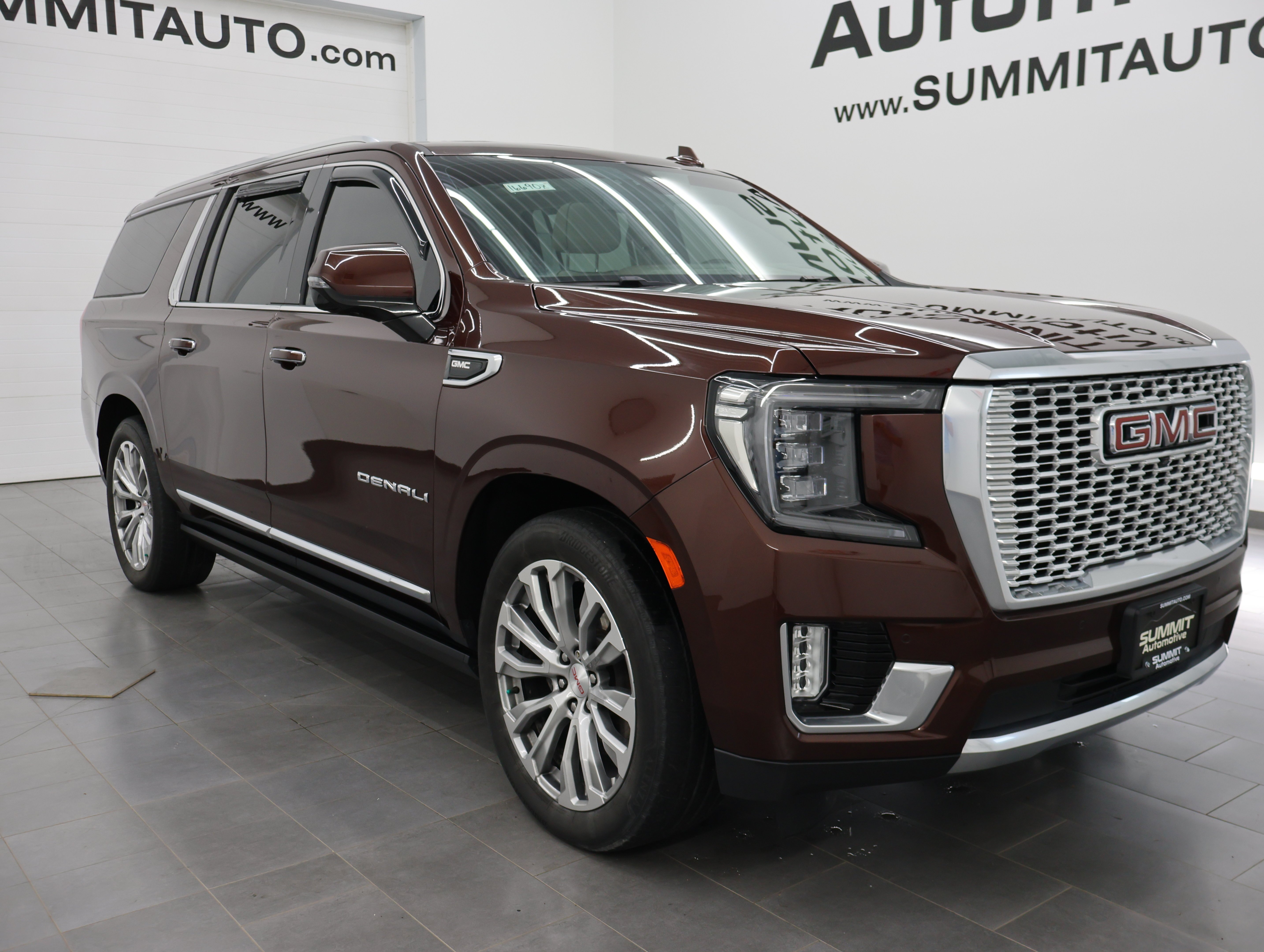 Used 2022 Redwood Metallic GMC Denali image 2