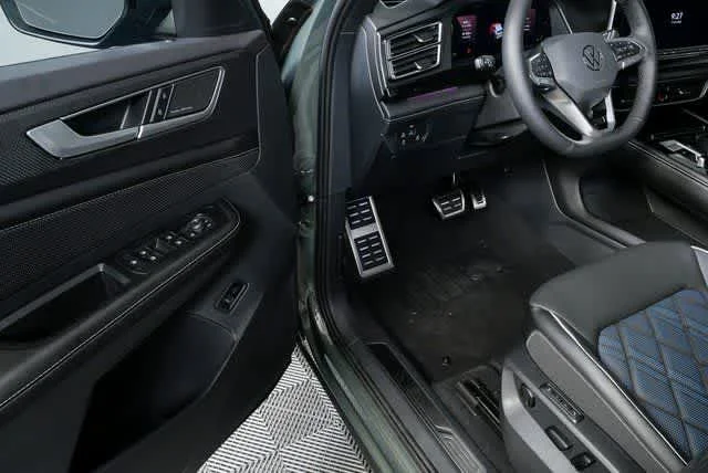 2026 Volkswagen Atlas Cross Sport SEL Premium R-LINE - Photo 9