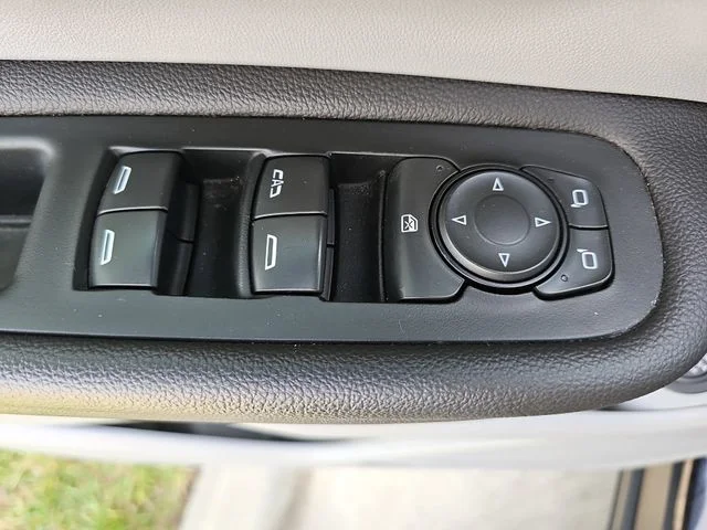 Used 2022 Black GMC SLT image 28