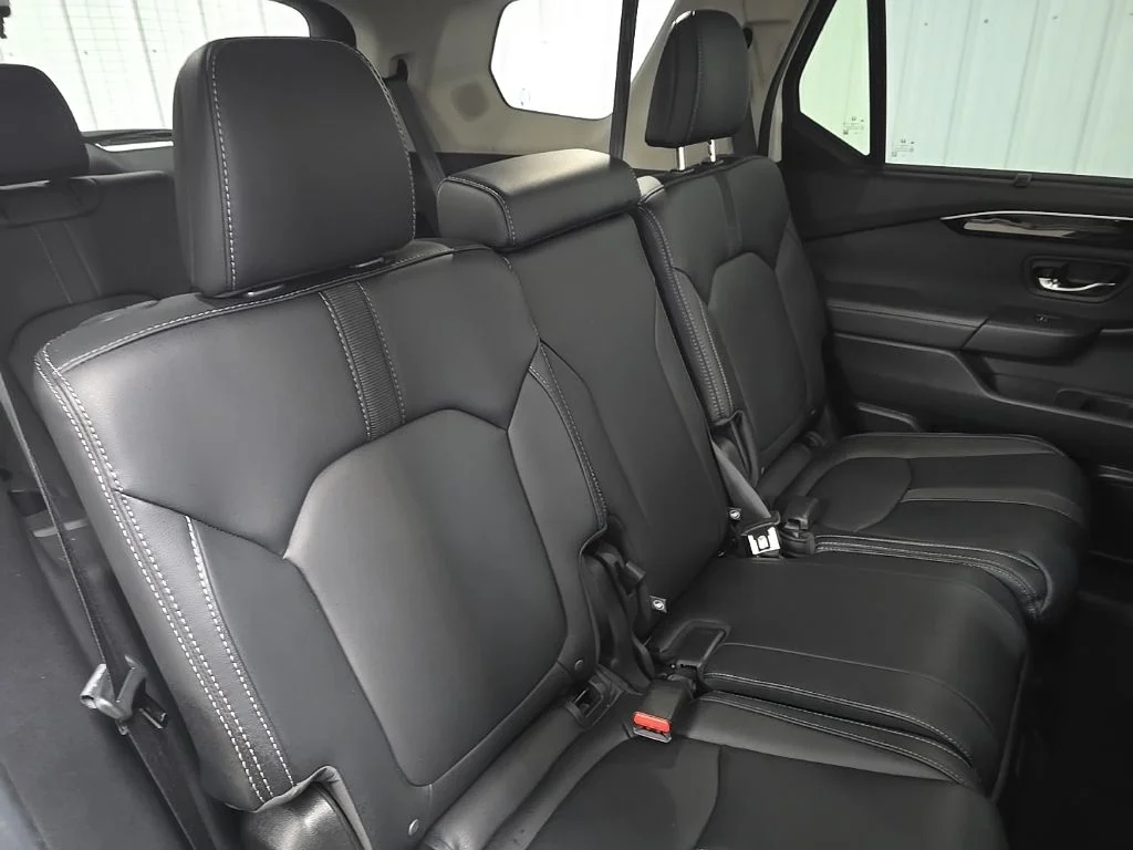 Used 2025 Platinum White Pearl Honda Touring image 17