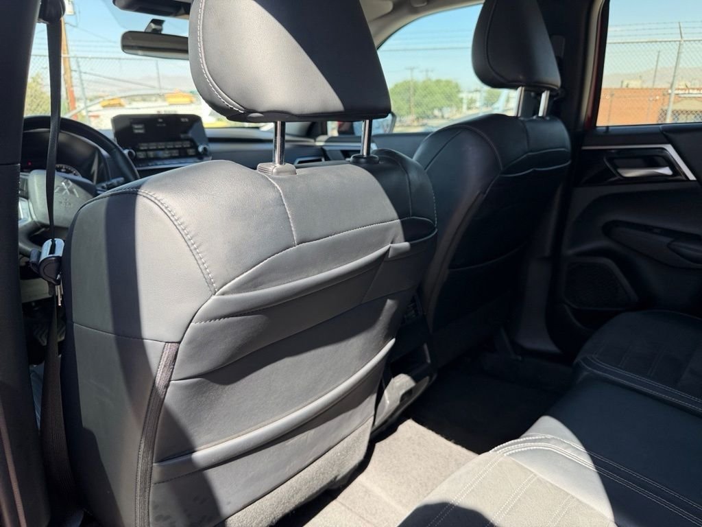 Used 2023  Mitsubishi SE image 19