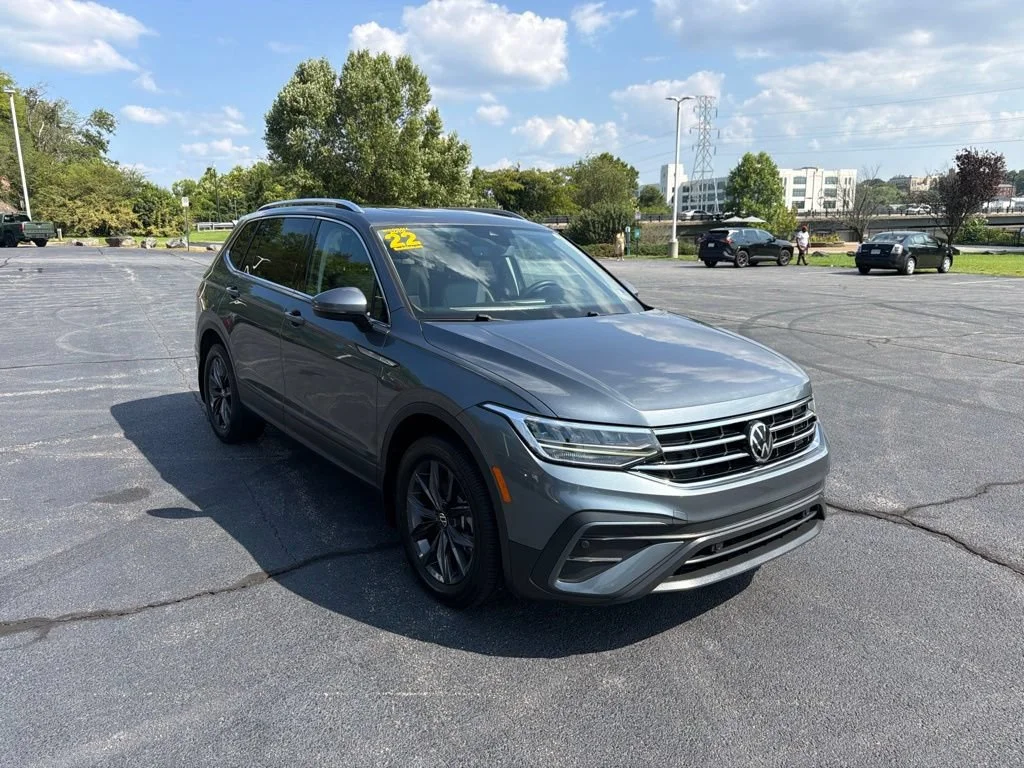 Used 2022 Platinum Gray Metall Volkswagen SE image 1