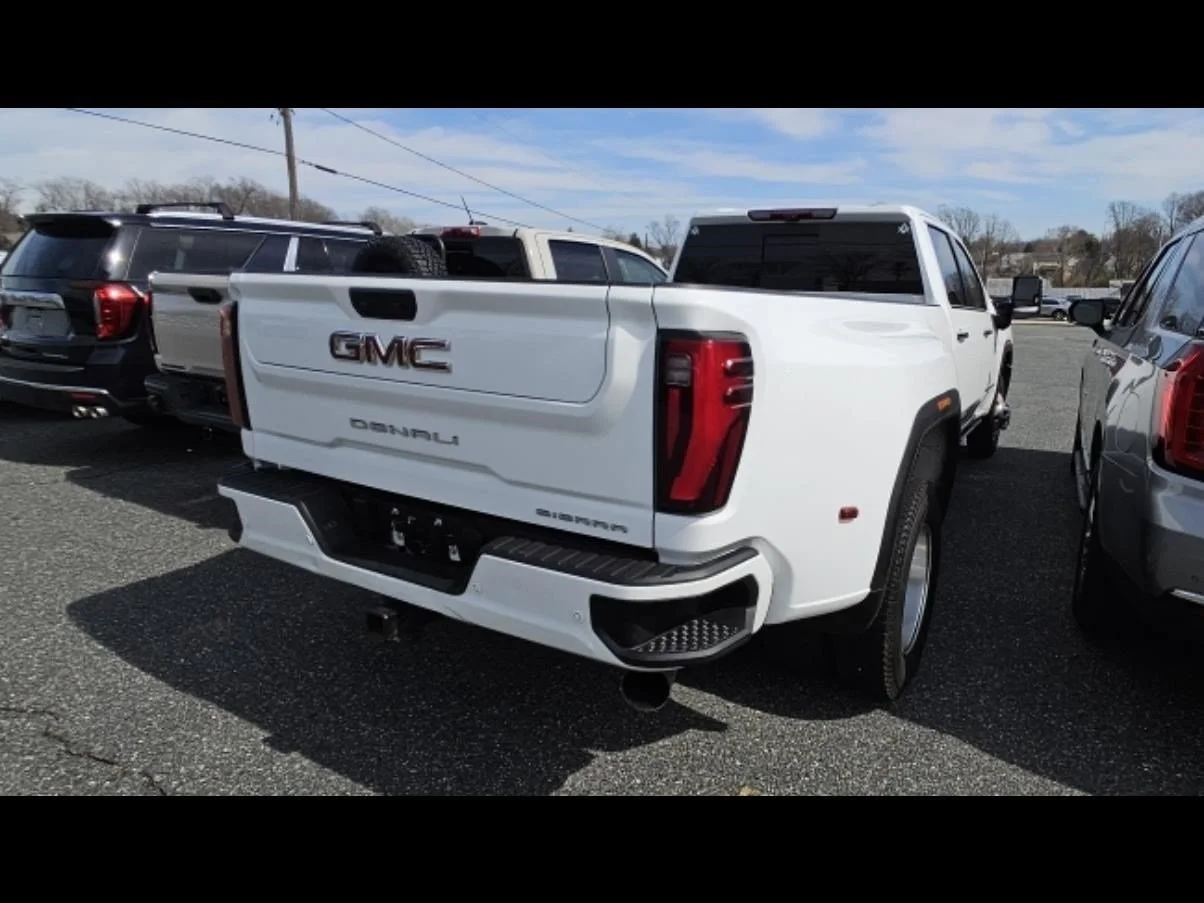 Used 2024 Summit White GMC Denali DRW image 11