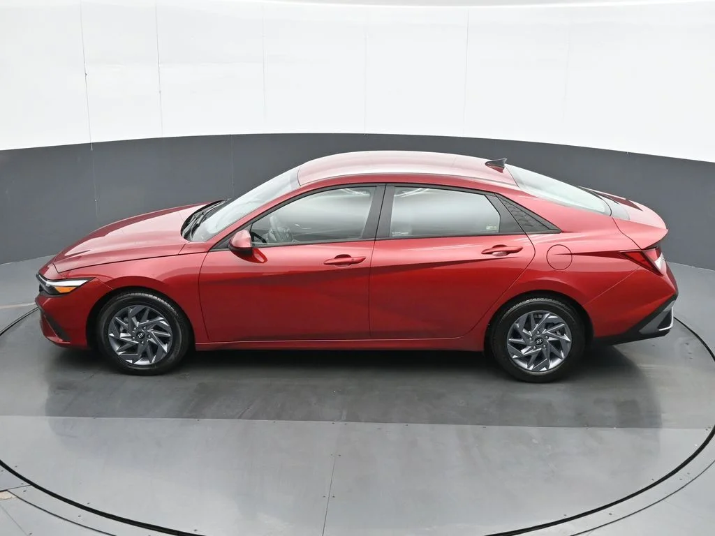 Used 2024 Red Hyundai SEL image 18