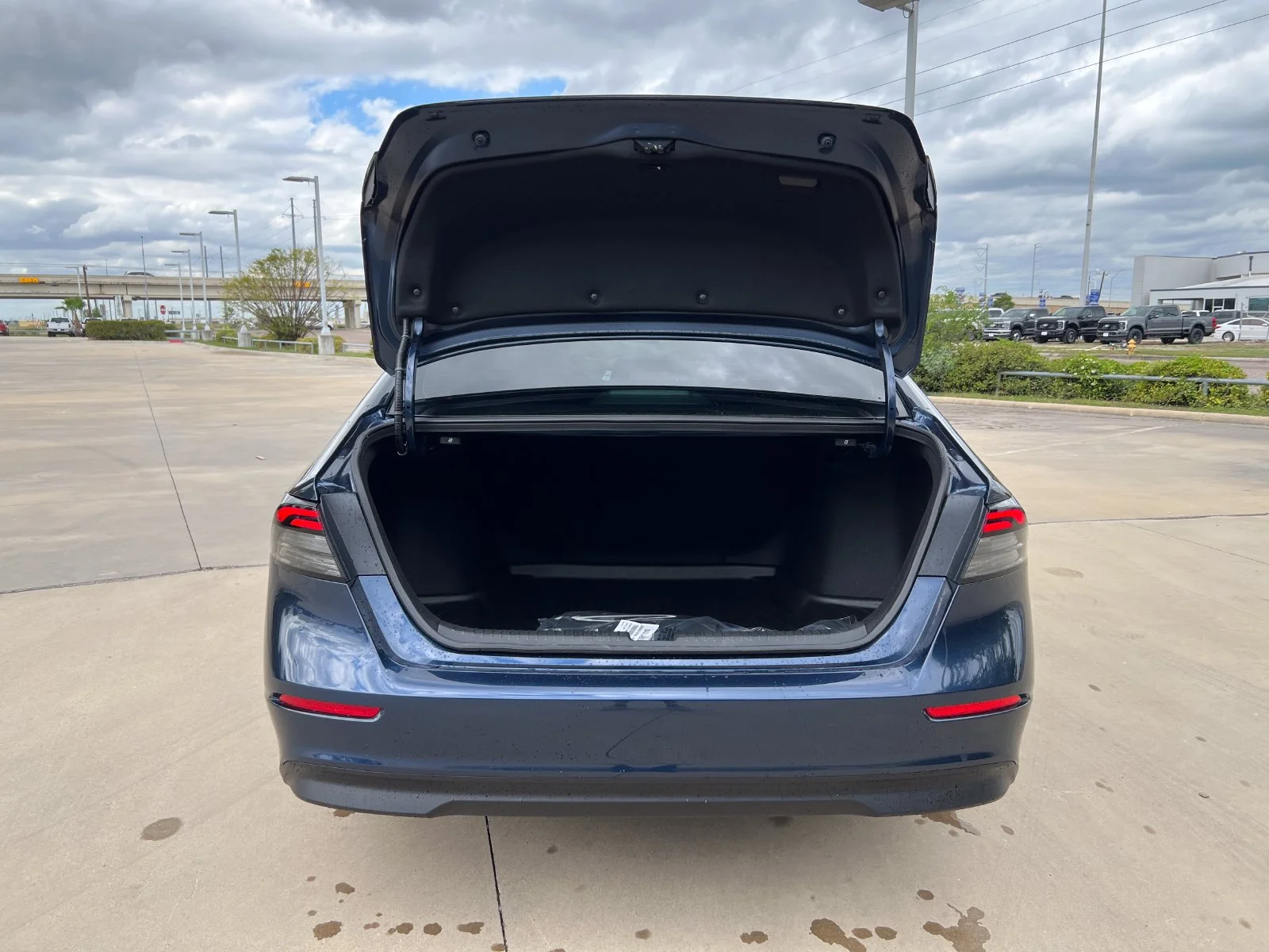 New 2026 Canyon River Blue Metallic Honda SE image 4