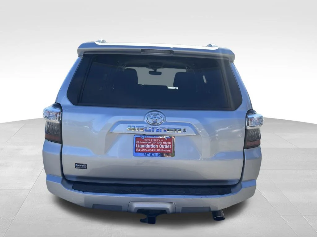 Used 2016 Silver Toyota SR5 image 4