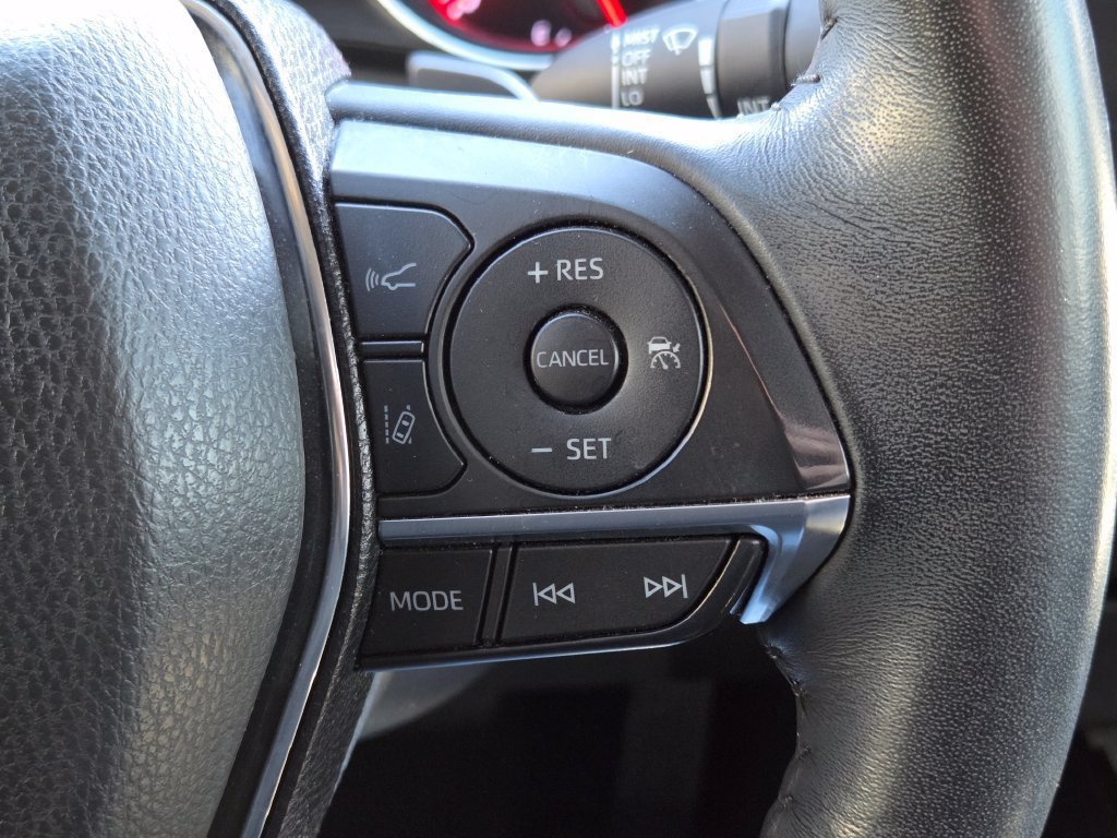 Used 2020 Wind Chill Pearl Toyota XSE V6 image 17