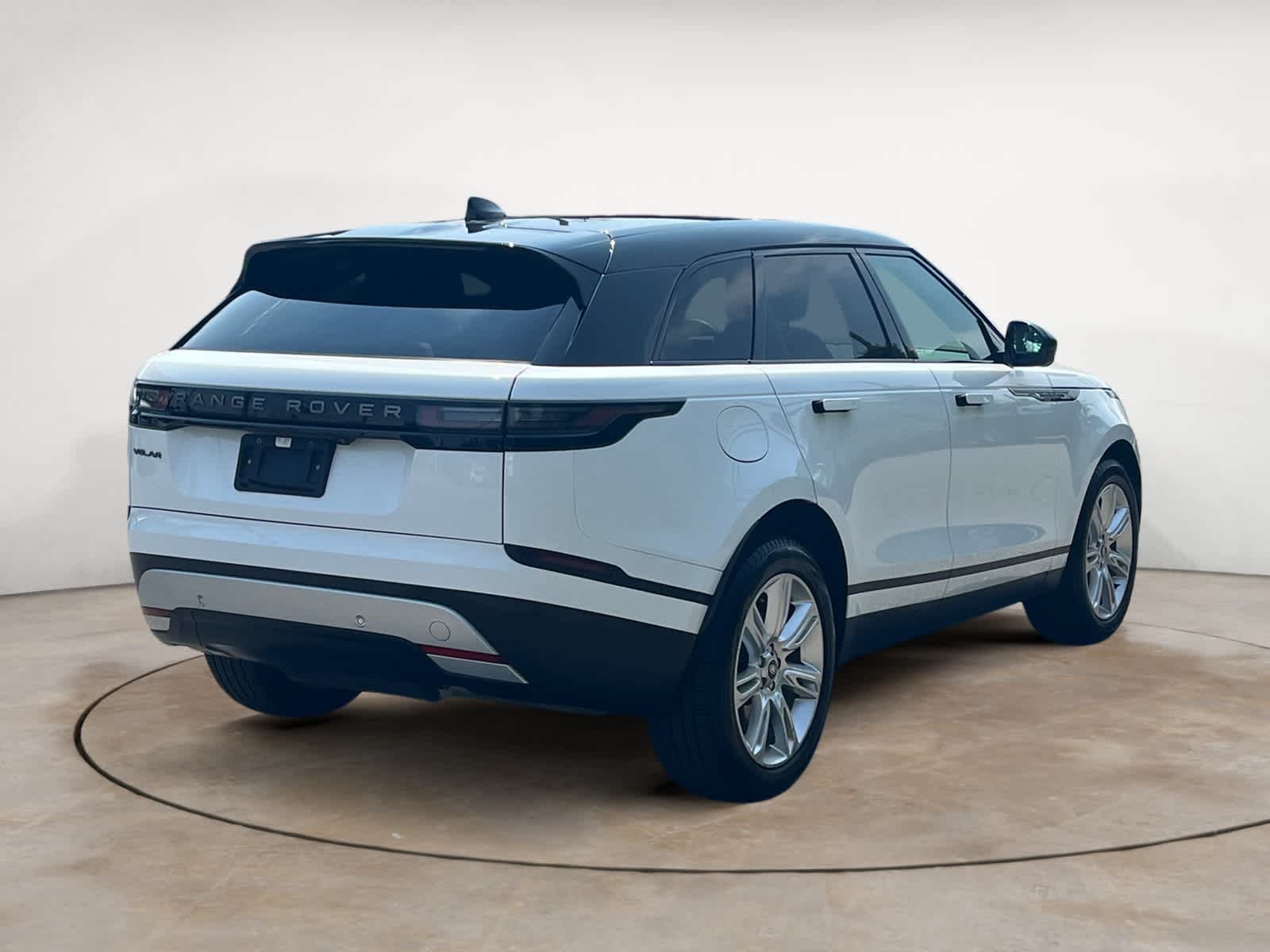 Certified Used 2026 Fuji White Land Rover S image 5