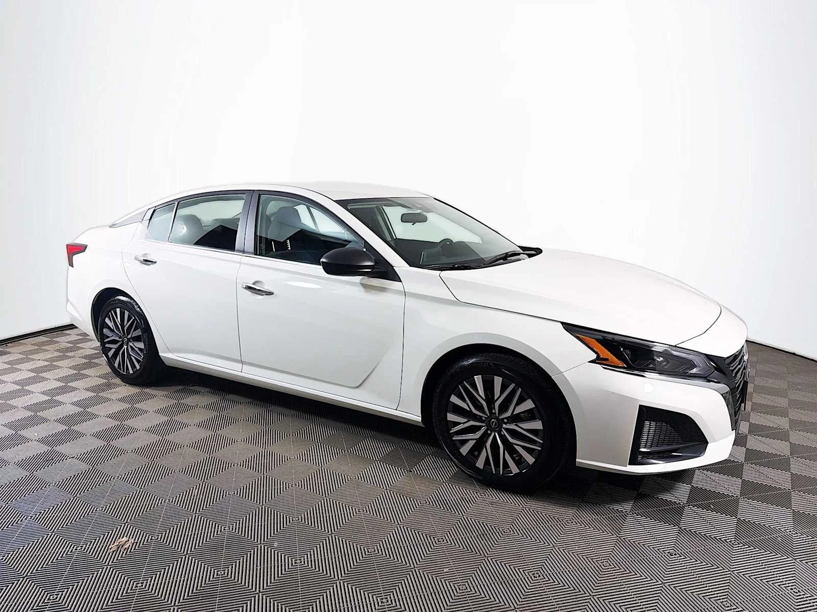 Certified Used 2025 Glacier White Nissan SV image 3