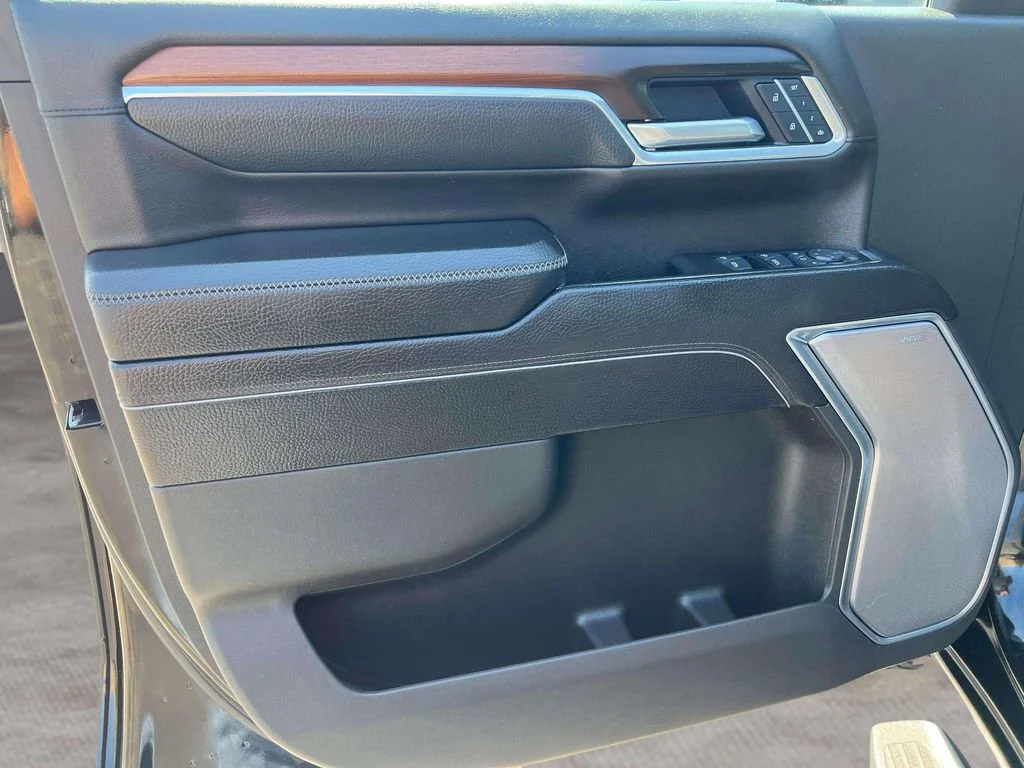 Used 2025 Onyx Black GMC Denali image 23