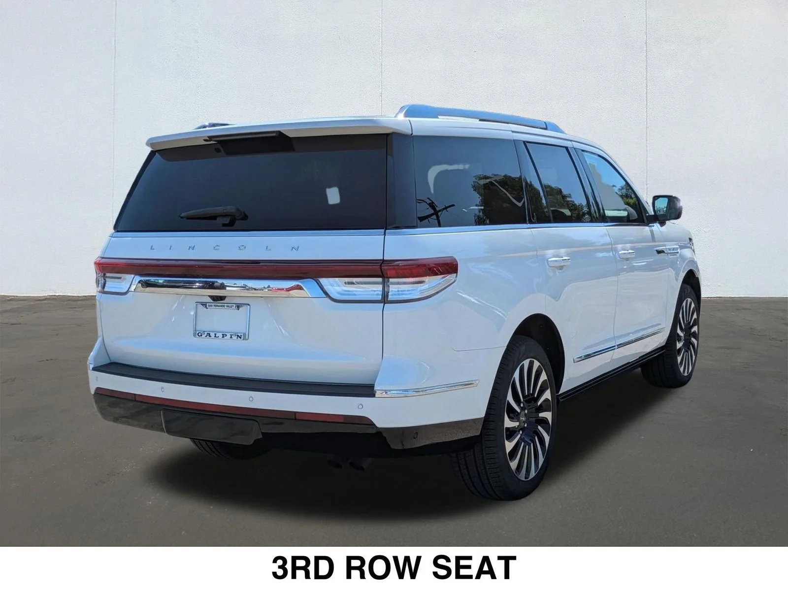 Used 2024 White Lincoln Reserve image 2