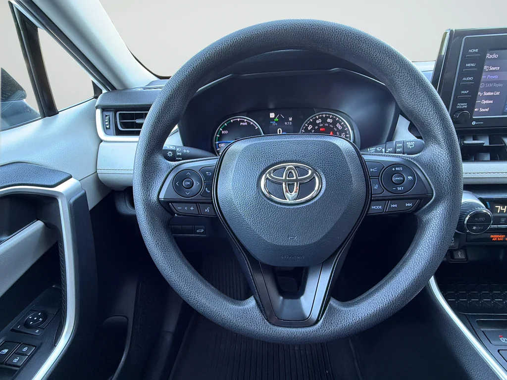 Used 2022 White Toyota XLE image 37