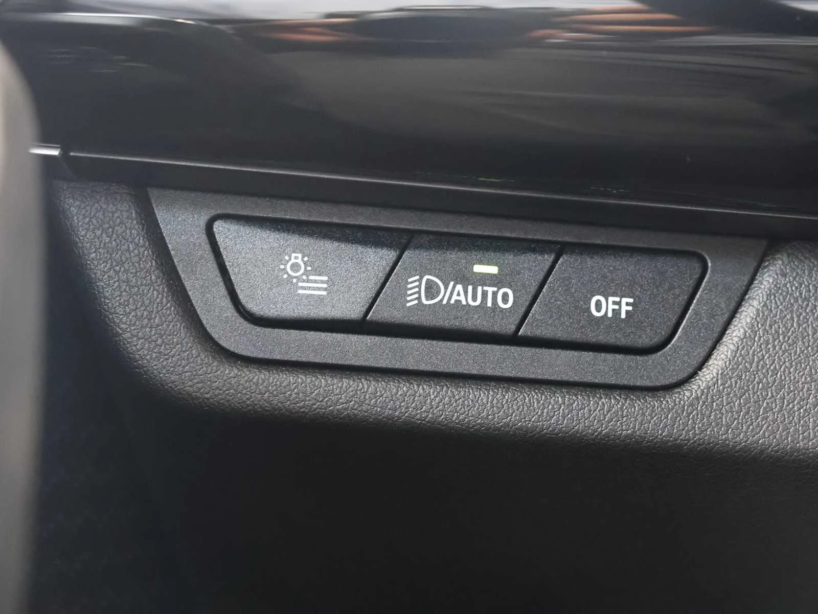Certified Used 2025 Black Sapphire Metallic BMW xDrive28i image 19