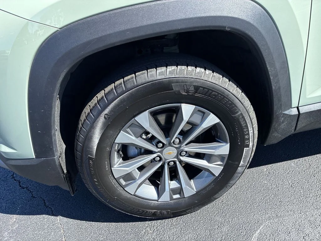 Used 2025 Green Chevrolet LT image 10