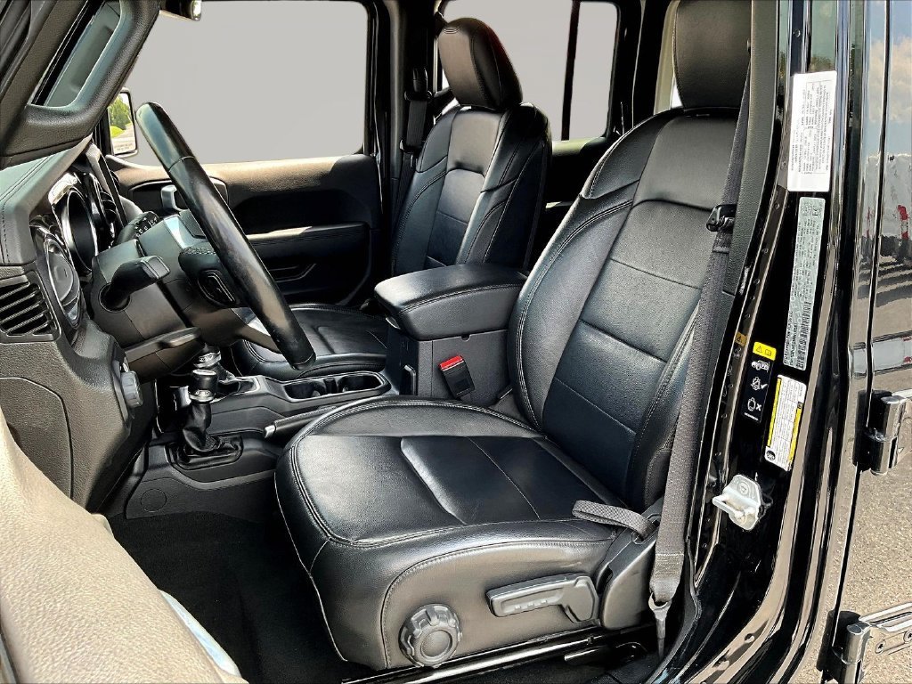Used 2022 Black Jeep Unlimited Sahara Altitude image 21