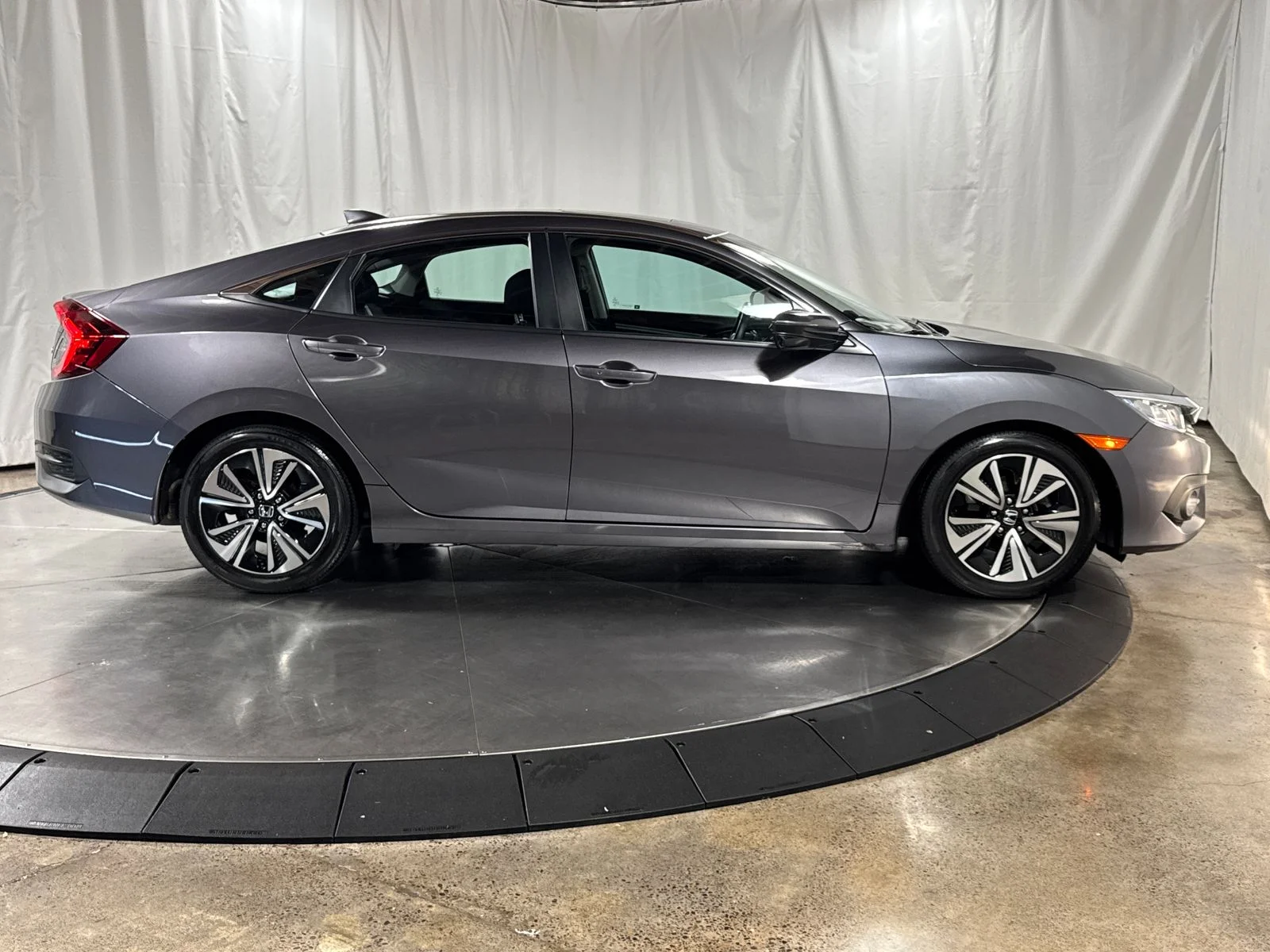 Used 2017  Honda EX-T image 9