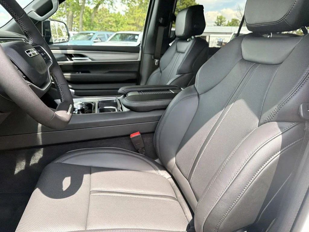 New 2026 Bright White Clearcoat Jeep Limited Reserve image 22