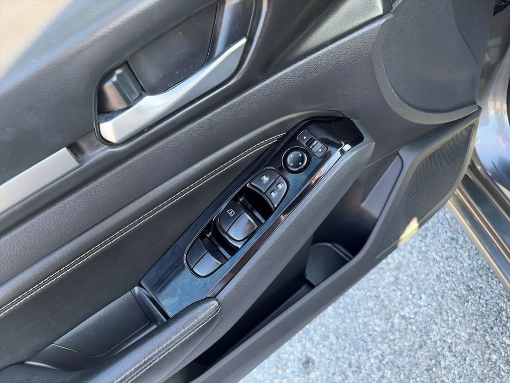 Used 2021 Gun Metallic Nissan 2.5 SV image 12