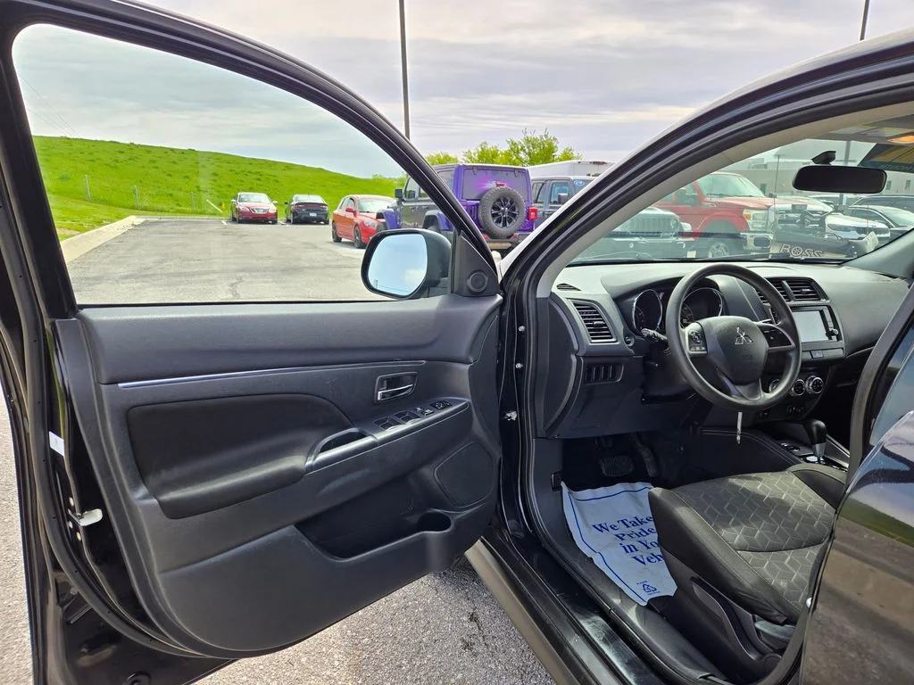 Used 2020 Black Mitsubishi 2.0 ES image 11