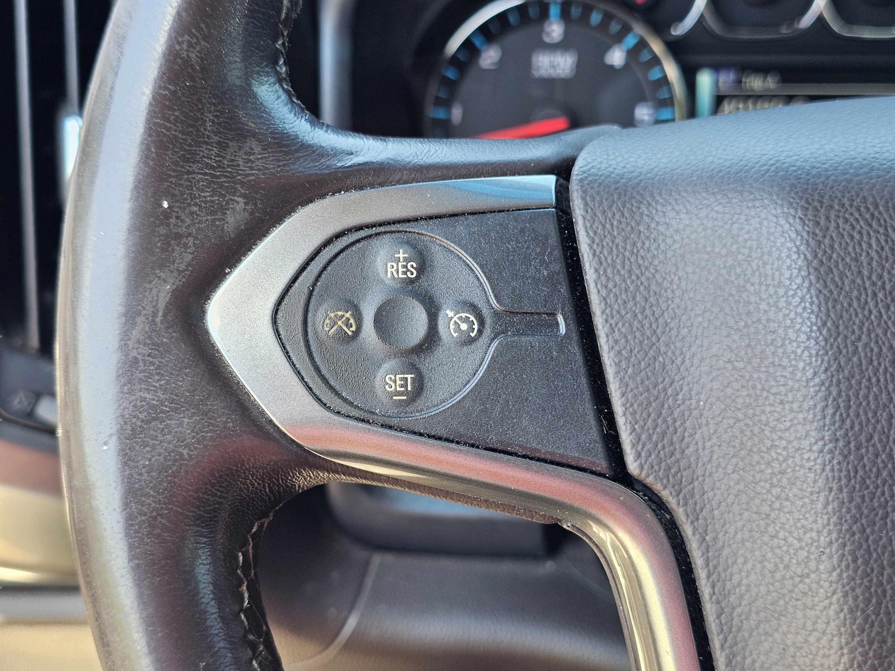 Used 2015 White Diamond Tricoat Chevrolet LT image 20