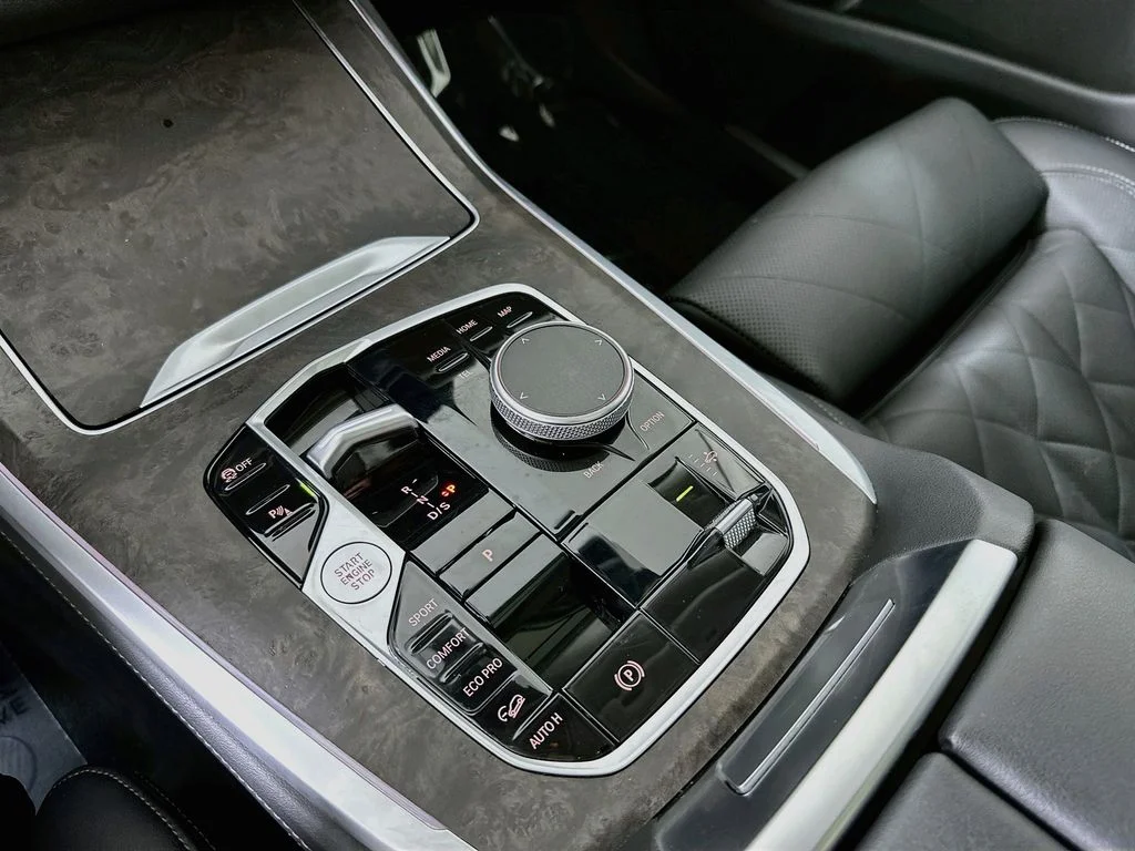 Used 2025 White Metallic BMW xDrive40i image 21