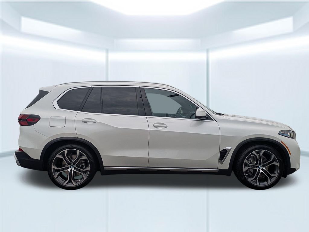 New 2026 Mineral White Metallic BMW xDrive40i image 6
