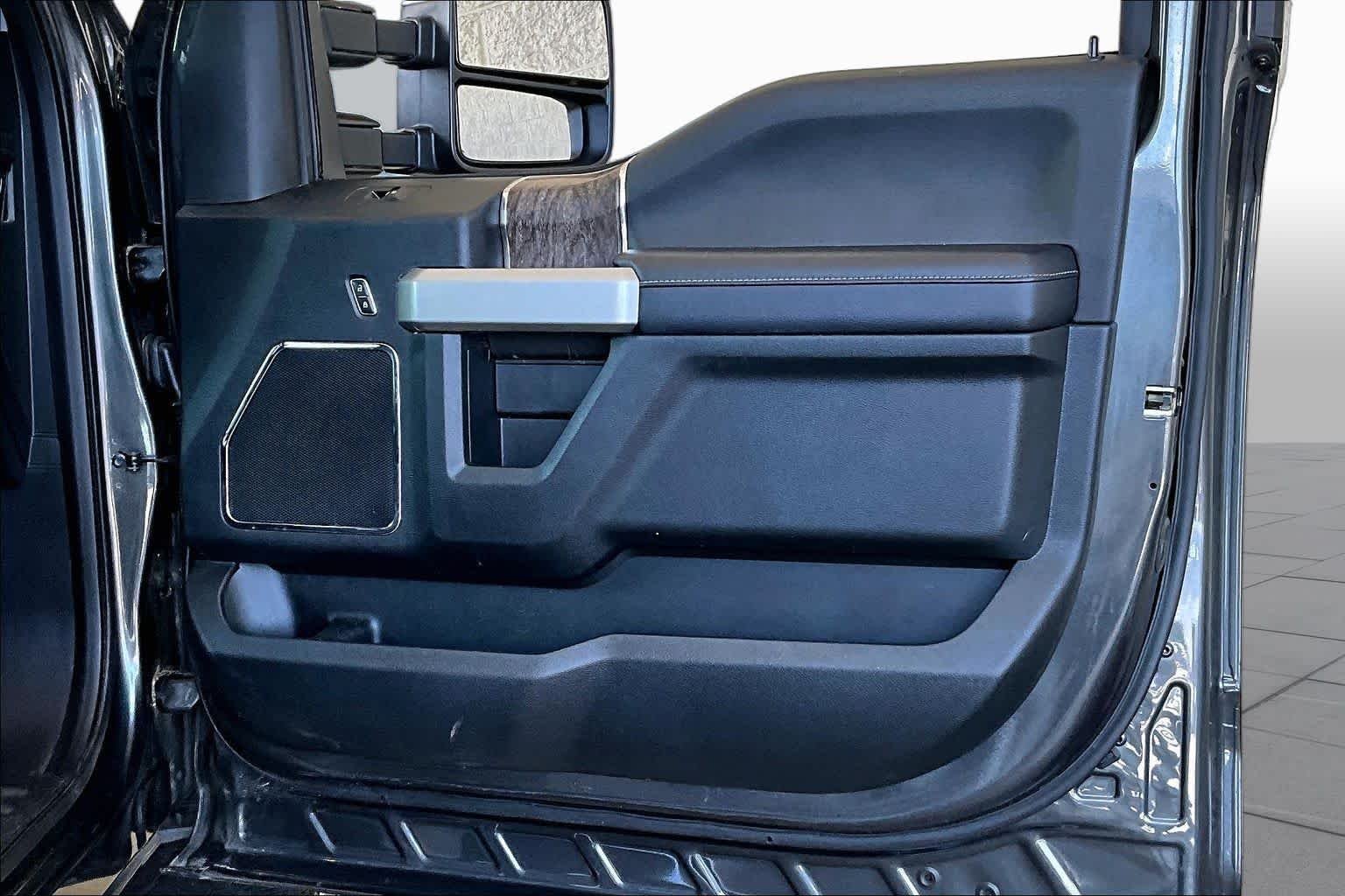 Used 2018 Magnetic Metallic Ford LARIAT image 22