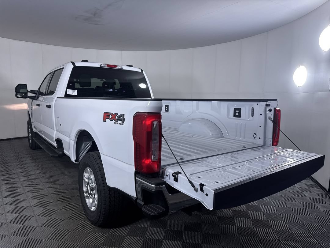 New 2026 Oxford White Ford XLT image 24