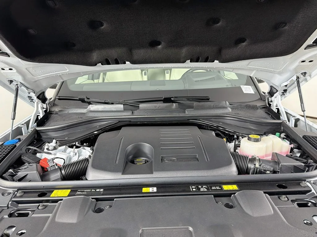 New 2026 Fuji White Land Rover SE image 32