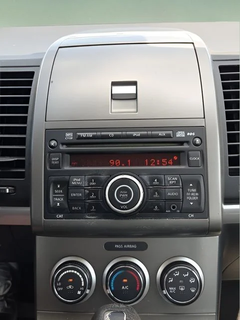 Used 2010 Silver Nissan 2.0 SR image 24
